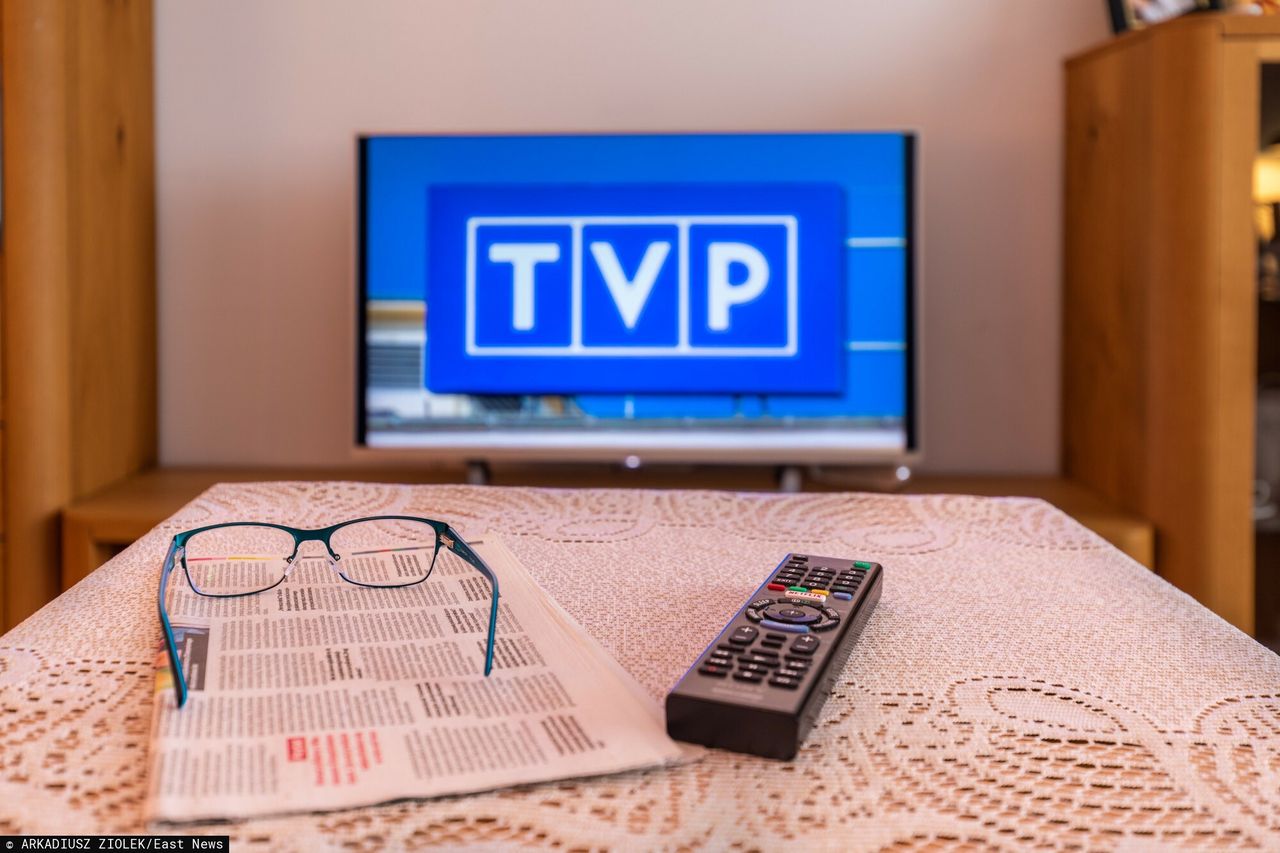 Dwuwładza w telewizji publicznej. Kto może używać oznaczenia TVP?