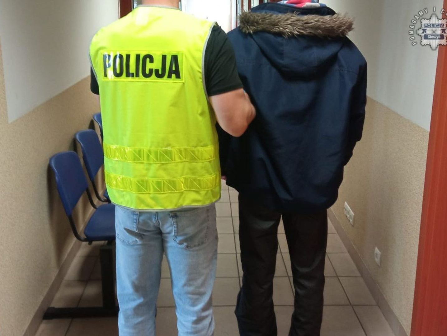 Zatrzymany sprawca zuchwałej kradzieży pierścionka. Łup próbował ukryć w majtkach