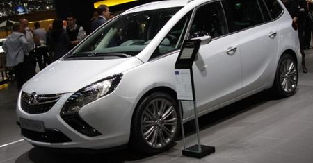 Opel Zafira Tourer - salonka we Frankfurcie [wideo]