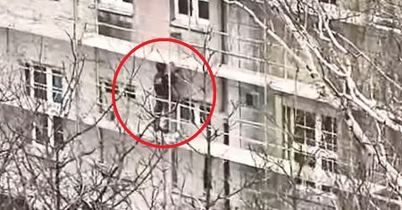 Niedziela, 7:30 rano. Nagranie z Mysłowic. "Dzieje się"