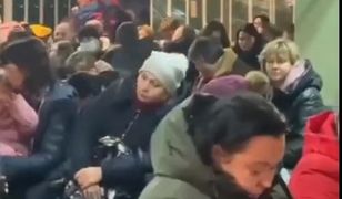 Wzruszająca scena ze schronu w Czerkasach. Odśpiewano ukraiński hymn