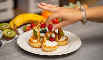 Koszyczki owocowe wypełnij tak, jak lubisz. To jedne z najbardziej uroczych deserów