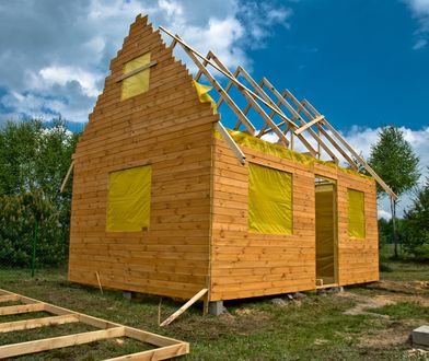 Kupiła domek za 270 tys. zł. Teraz muszą go zburzyć