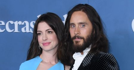 Anne Hathaway i Jared Leto ZACHWYCAJĄ na premierze "WeCrashed" w słonecznym Los Angeles (ZDJĘCIA)