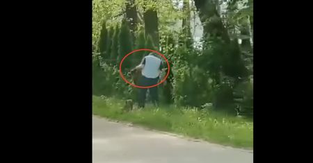 Przerażające nagranie z Mazur. To zrobił w parku w biały dzień