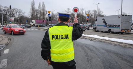 Łapówki w drogówce? Policjanci z zarzutami