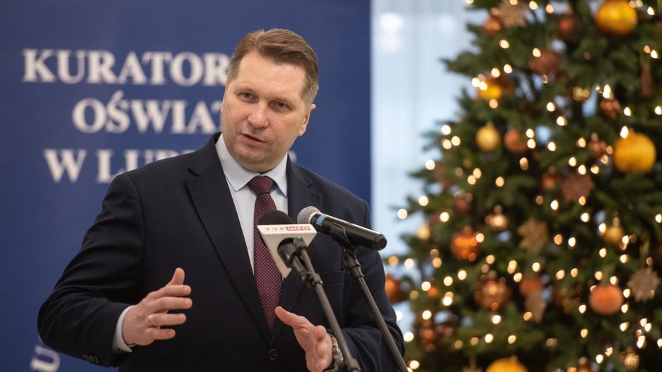 Lublin, 13.12.2021. Minister edukacji i nauki Przemysław Czarnek bierze udział w gali finałowej III edycji programu dla szkół ponadpodstawowych województwa lubelskiego "Lider wiedzy i ochrony środowiska" w Lubelskim Urzędzie Wojewódzkim, 13 bm. (aldg) PAP/Wojtek Jargiło