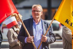 Przywiązał psa do samochodu. Były senator PiS stanął przed sądem