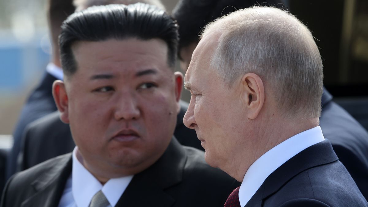 Kim Dzong Un inwigiluje pracowników. "Dochodzi do bójek"