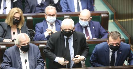 Karina Obara: Puste gesty władzy wobec ludzkich tragedii [OPINIA]