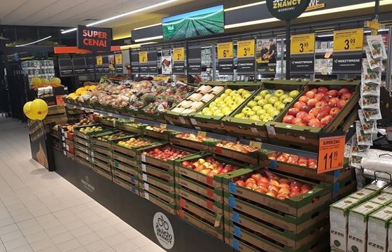 Biedronka przegrała w sądzie. Zapłaci miliony za błędne oznaczanie, skąd są warzywa i owoce