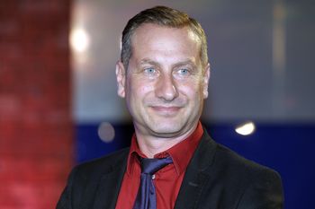 Rozwiedli się po 20 latach. Mało kto wie, kim jest jego była żona