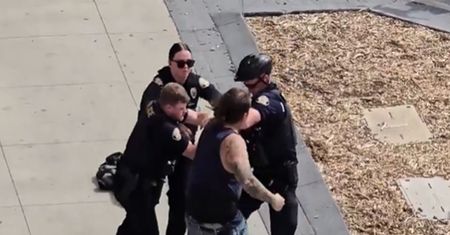 Nagranie z Los Angeles. Trójka policjantów nie dała mu rady