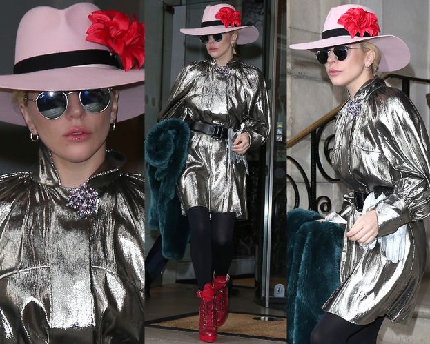 Lady Gaga w srebrnej sukience idzie na spotkanie z bezdomnymi