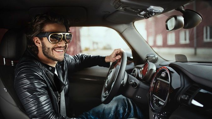 Mini Augmented Vision: samochód z własnym Google Glass. Kierowca z goglami rozszerzonej rzeczywistości 1