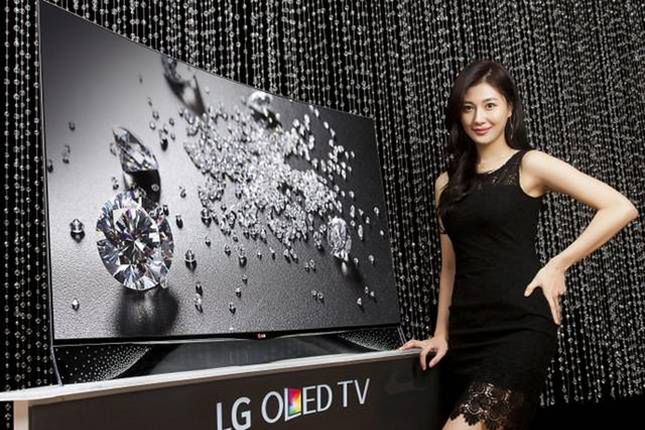 Telewizor LG ozdobiony 460 kryształami Swarovskiego
