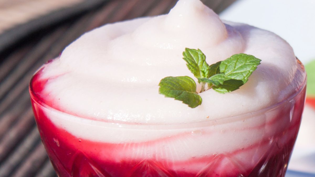 Krem grysikowy z owocowym musem może smakować jeszcze lepiej