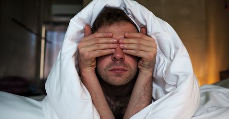 Polacy często piją je przed snem. To dlatego budzą się zmęczeni i niewyspani