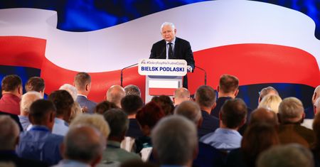 Prezes wzywa, partia się gubi. Politycy PiS mierzą się z trudnymi pytaniami