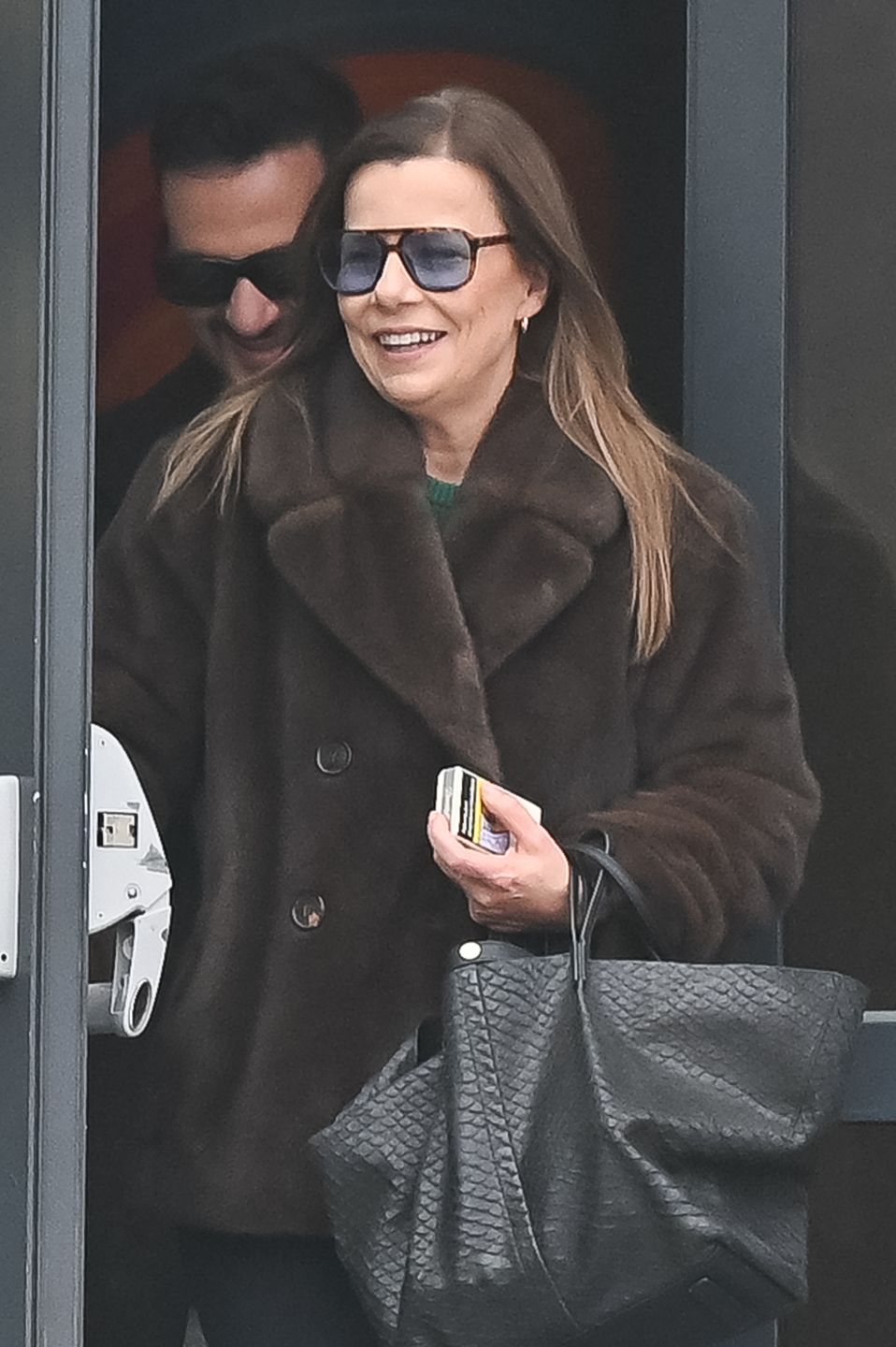 Agata Kulesza z papierosem