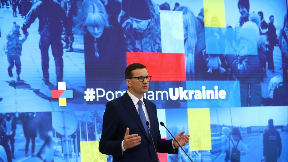  Warszawa, 07.03.2022. Premier Mateusz Morawiecki wziął udział w konferencji prasowej w KPRM w Warszawie, 7 bm. Konferencja dotyczyła wsparcia dla ukraińskich uchodźców. (aldg) PAP/Rafał Guz

