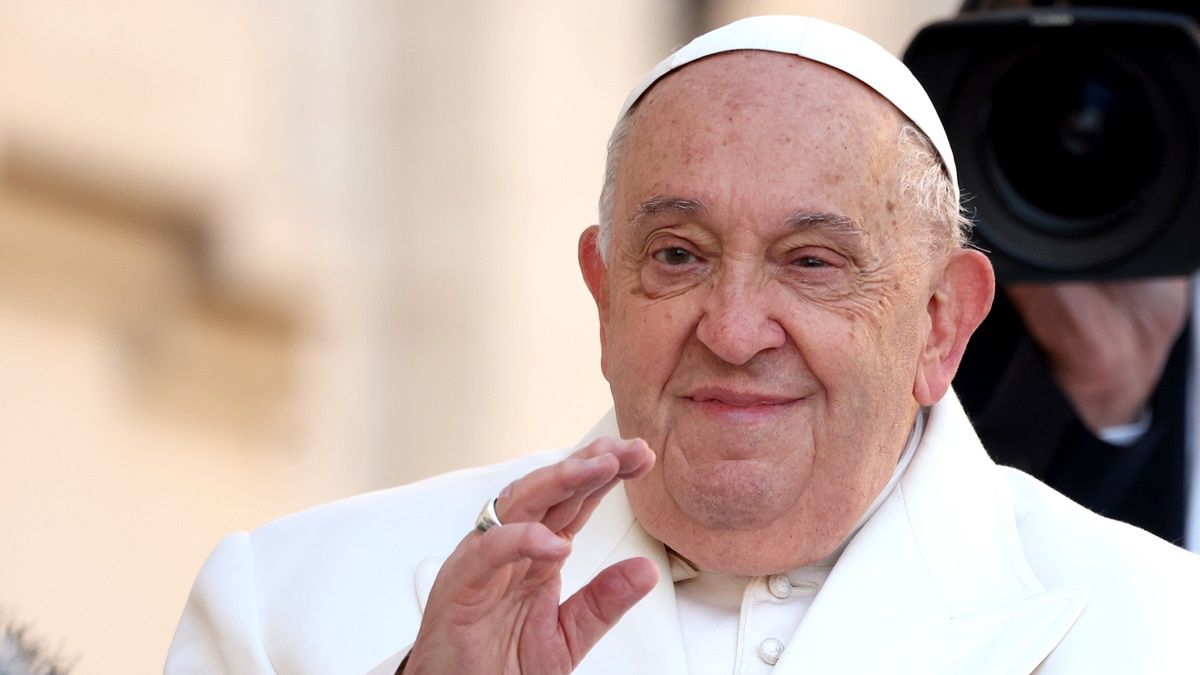 Papież Franciszek wciąż przebywa w szpitalu.