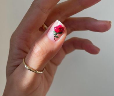 Zawsze wraca wiosną do mody. Manicure, który rozkwita