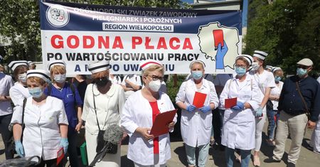 Protest pielęgniarek w Warszawie. Zgłoszono 18 zgromadzeń