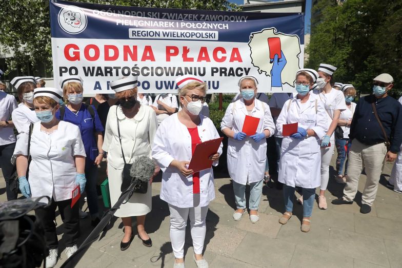 Protest pielęgniarek w Warszawie. Zgłoszono 18 zgromadzeń