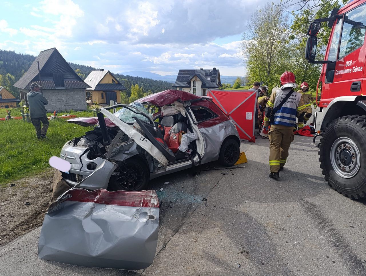 W Czerwiennem auto osobowe zderzyło się z ciężarówką. Jest nagranie