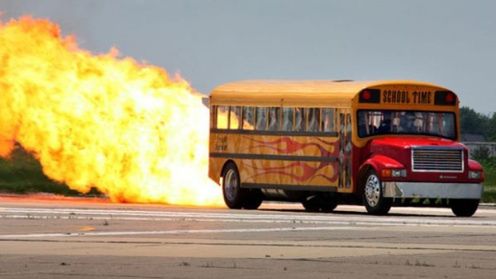 Odrzutowy autobus - by uczniowie się nie spóźniali! 1