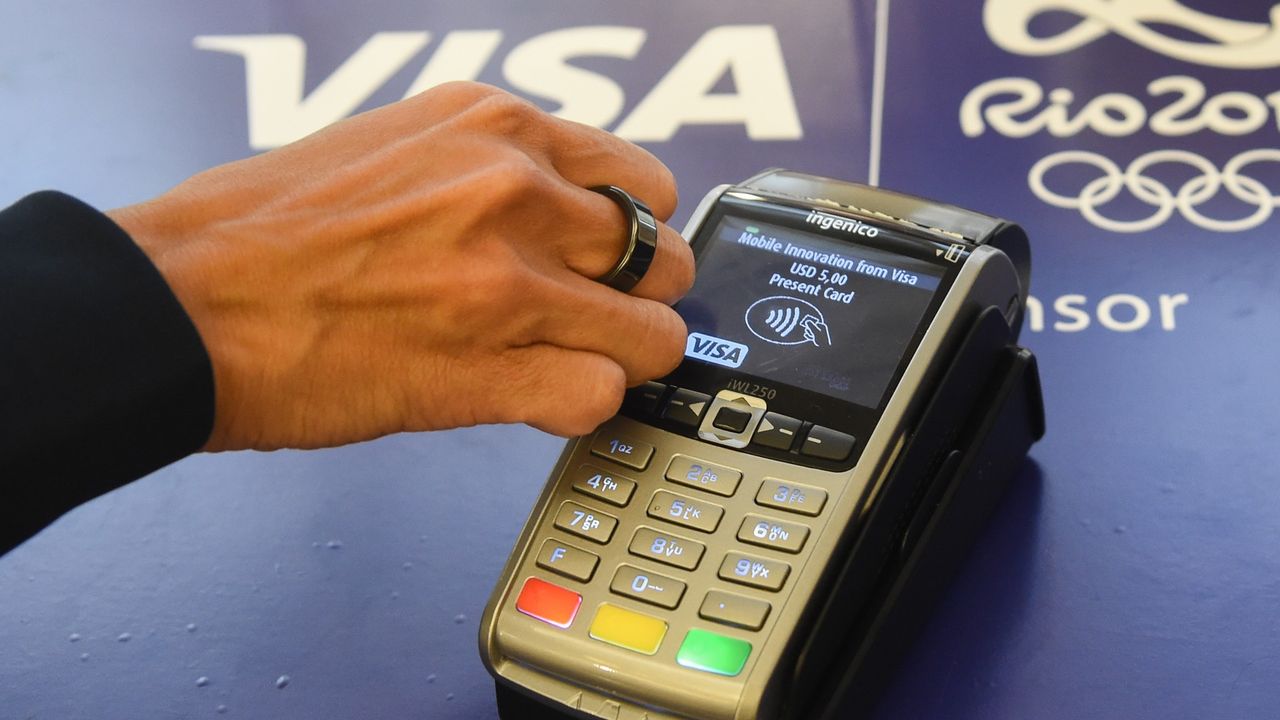 Pierścień NFC zamiast karty kredytowej. Nowy gadżet Visa pozwala płacić ruchem reki