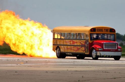 Odrzutowy autobus - by uczniowie się nie spóźniali!