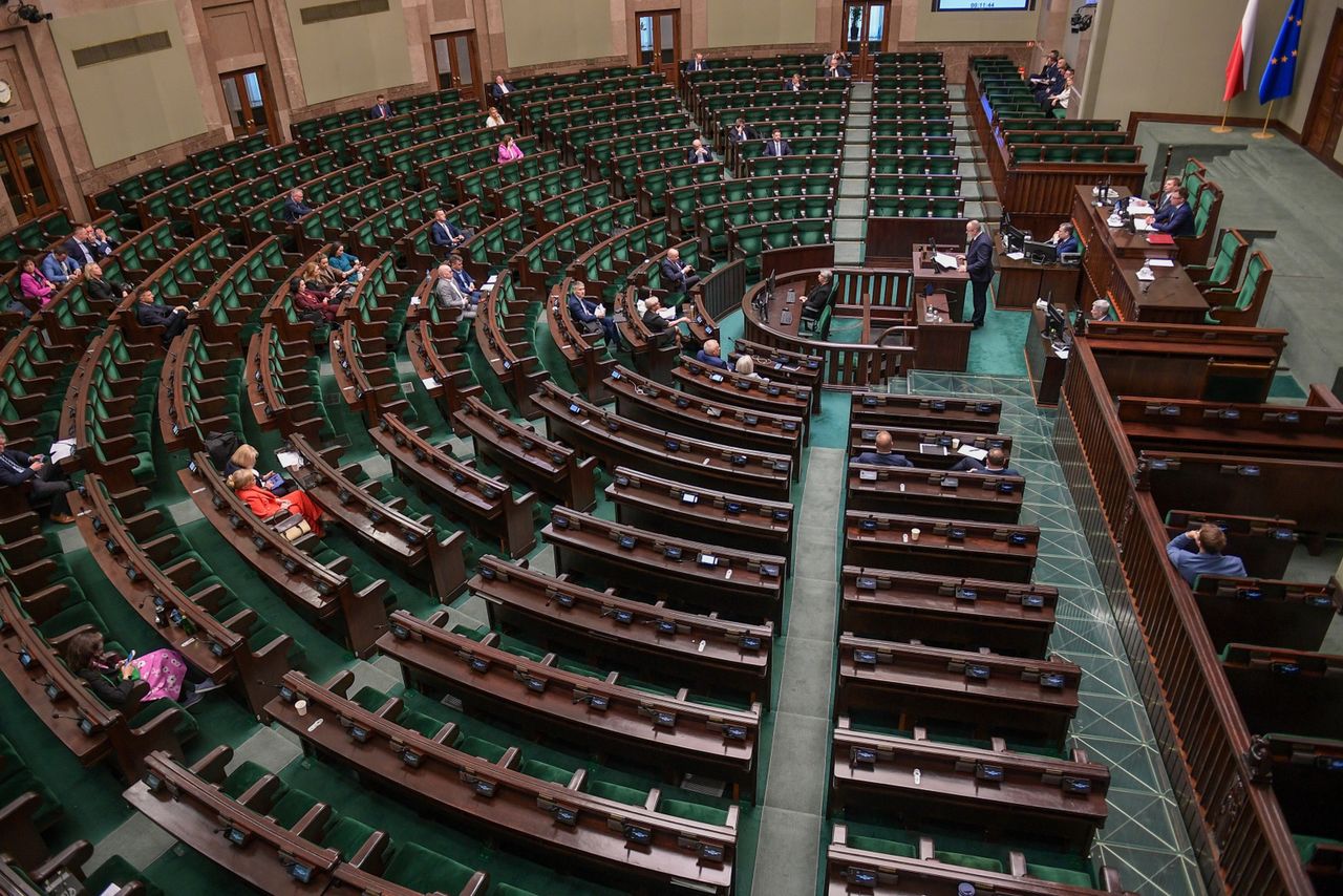 Projekty ustaw o TK w Sejmie. "Tu potrzebna mocna szlifierka"