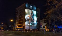 Mistrzyni olimpijska Natalia Kaczmarek na muralu We Got Now New Balance