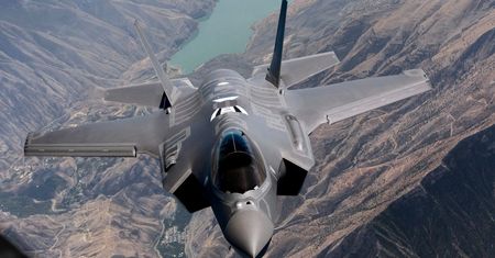 Kolejne F-35 lecą do Europy. Samoloty mogą przenosić broń jądrową