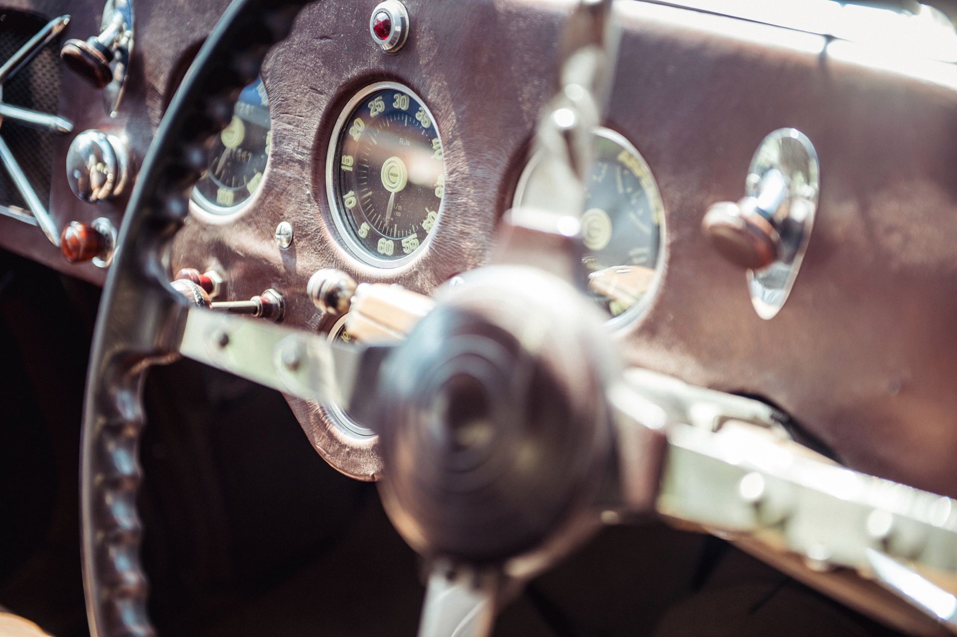 Detal wnętrza samochodu Salmson G-72 Coupe.