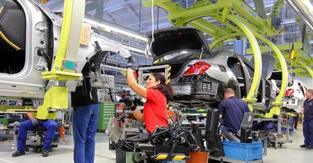 Chiny ogrywają nas we własną grę. Sprzedadzą nam prawa do produkcji "spalinówek"