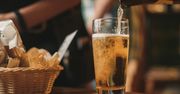 Po jakim czasie alkomat nie wykryje alkoholu? Tyle czasu po wypiciu wina lub wódki można wsiąść za kierownicę
