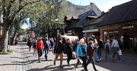 Lockdown. Polacy mają sposoby na zamknięte hotele. "Trzeba kombinować"