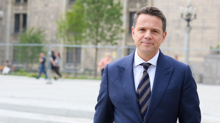Rafa� Trzaskowski
Warszawa, 04.06.2025. Prezydent Warszawy Rafa� Trzaskowski podczas konferencji prasowej na Placu Centralnym w Warszawie, 4 bm. Spotkanie dot. zako�czenia prac na Placu Centralnym. Realizacja inwestycji trwa�a prawie dwa lata, poch�on�a ponad 61 mln z�. (jm) PAP/Rafa� Guz
Rafa� Guz
briefing, konferencja, plac centralny, plac defilad, prasowy, samorz�dowiec, polityk, polityka