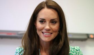 Kate Middleton ZNÓW w tej samej sukience. Odwiedziła przyszłą szkołę księcia George'a! (ZDJĘCIA)