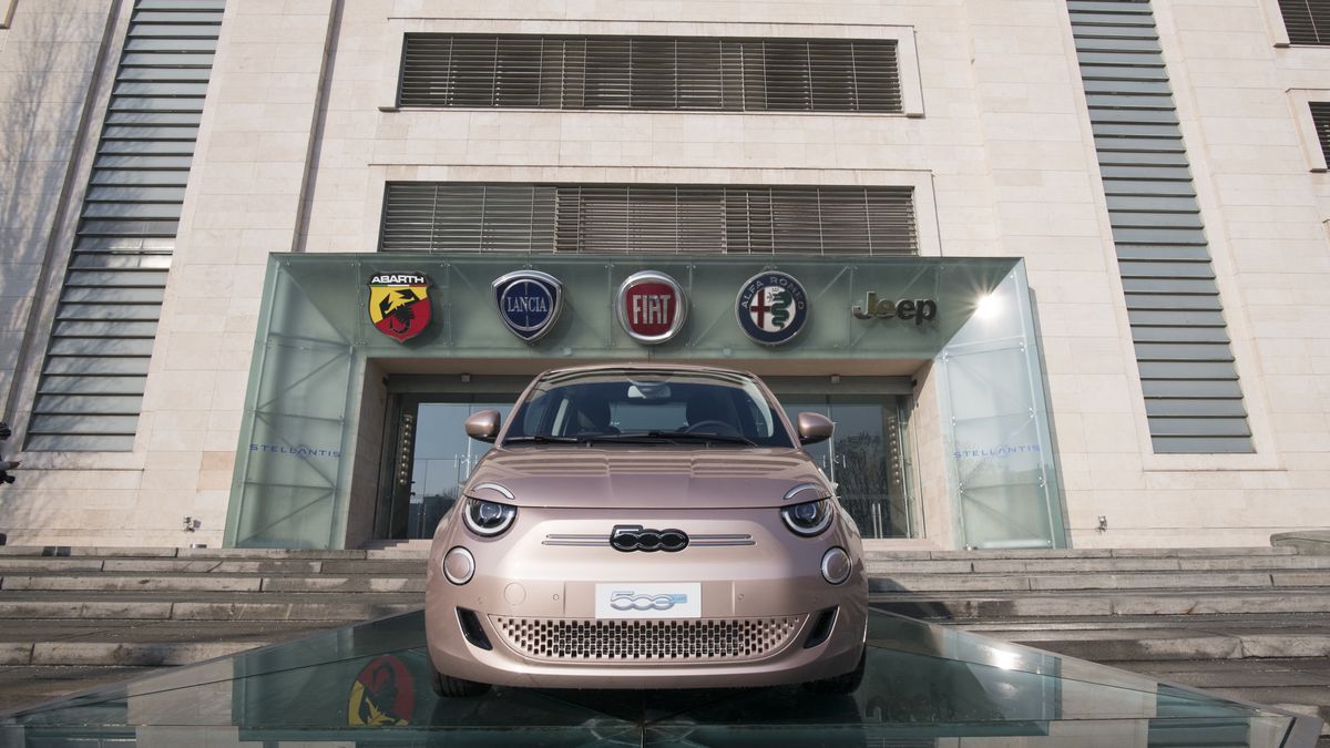 TURIN, ITALY - JANUARY 18: A general view of the building of the main headquarters of the FCA factory in Mirafiori on January 18, 2021 in Turin, Italy. The Stellantis logo is installed on a crane at the main entrance of the FCA Mirafiori plant in Turin, Italy. Stellantis is the fourth largest carmaker in the world to start trading in Milan and Paris after Fiat Chrysler and Peugeot maker PSA finalized their merger. (Photo by Stefano Guidi/Getty Images)