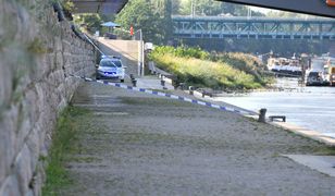 Warszawa. Niewybuch znaleziony w Wiśle. Saperzy w akcji