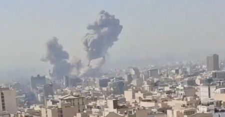 Nagrania z ataku na Iran. Dym nad Teheranem