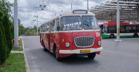 Gratka dla miłośników komunikacji! W niedzielę na ulice Lublina wyjadą zabytkowe pojazdy: Ikarus i Gutek [TRASA]