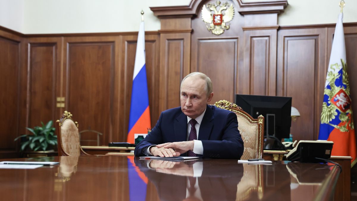 Russian President Putin meets with Sberbank CEO Gref in Moscow
epa12516059 Russian President Vladimir Putin meets with Sberbank CEO and Chairman of the Executive Board Herman Gref at the Kremlin in Moscow, Russia, 10 November 2025.  EPA/GAVRIIL GRIGOROV/SPUTNIK/KREMLIN / POOL MANDATORY CREDIT 
Dostawca: PAP/EPA.
GAVRIIL GRIGOROV/SPUTNIK/KREMLIN / POOL
Russian president, Sberbank CEO