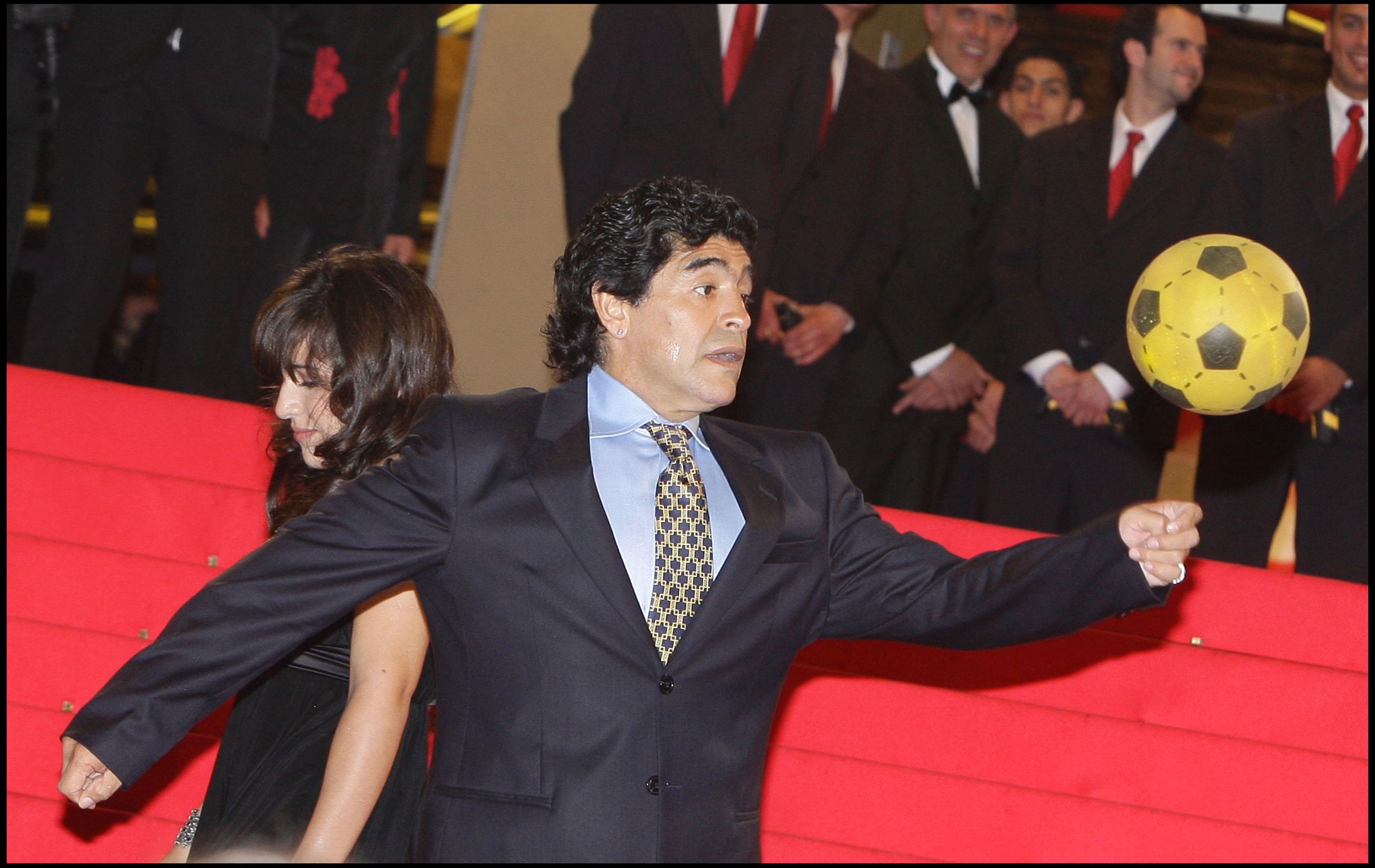 Diego Maradona nie żyje. Zmarł wskutek zawału serca