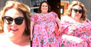 Promienna Chrissy Metz odsłania zgrabne łydki w letniej sukience (ZDJĘCIA)