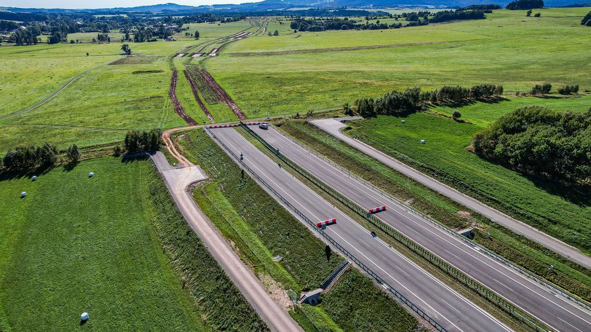 Droga za miliardy kończy się w szczerym polu
